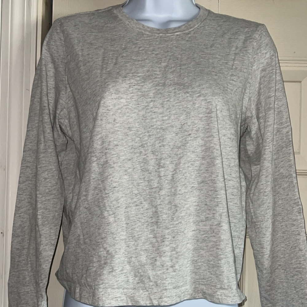 VICTOIRA’S SECRET PINK WOMANS CREAM COLORED LONG SLEEVE T SHIRT